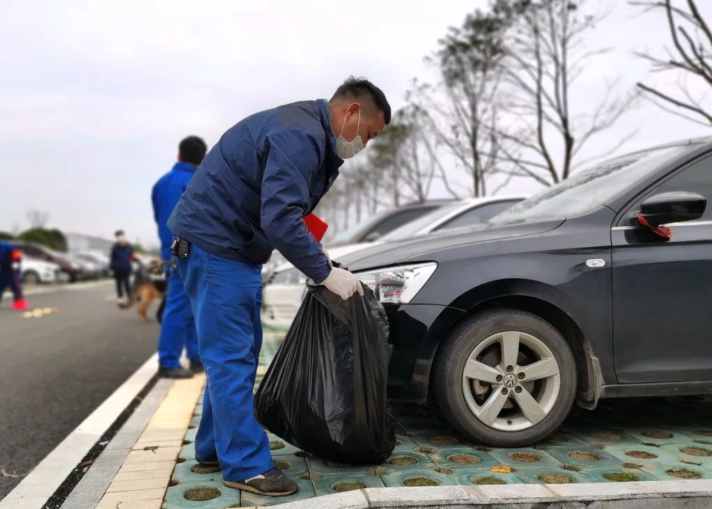 尊龙凯时官网网址智能党员自愿者开展义务情形清扫