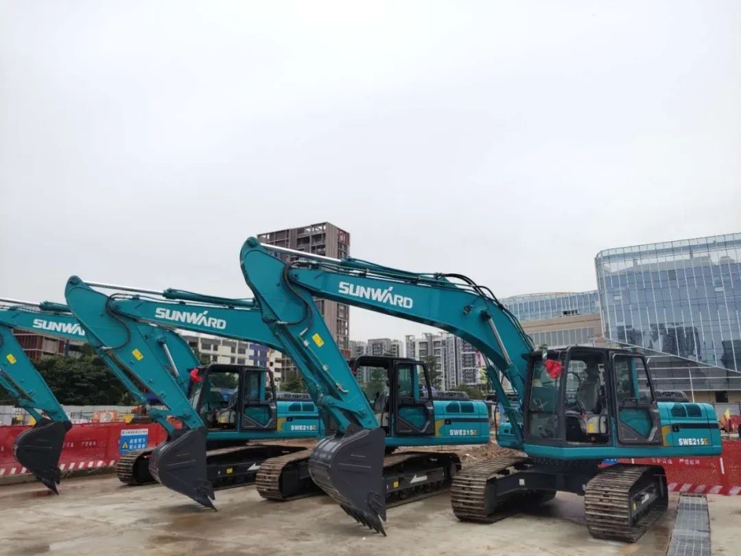 常益长高铁复工，网红“小蓝”来资助