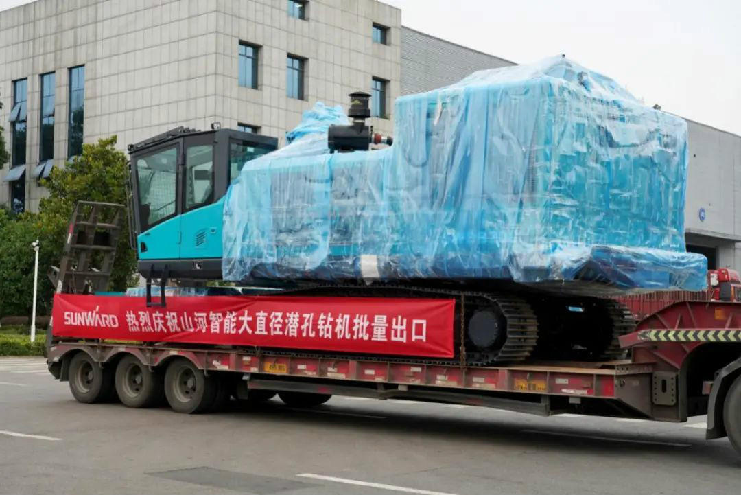 尊龙凯时官网网址智能大孔径凿岩装备批量出口中东