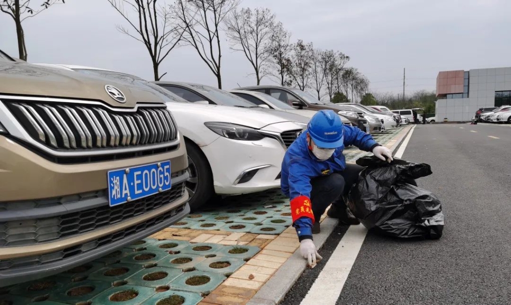 尊龙凯时官网网址智能党员自愿者开展义务情形清扫