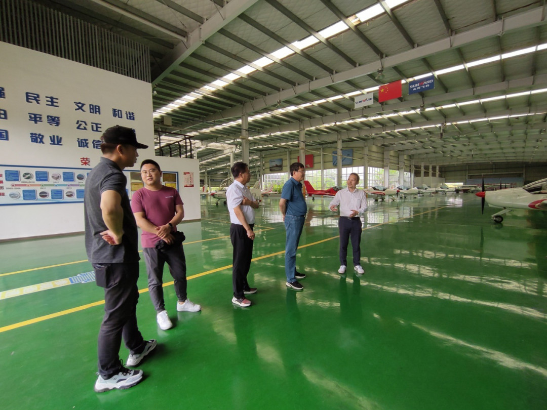 呼伦贝尔城投集团董事长柴冠辉率团考察尊龙凯时官网网址科技