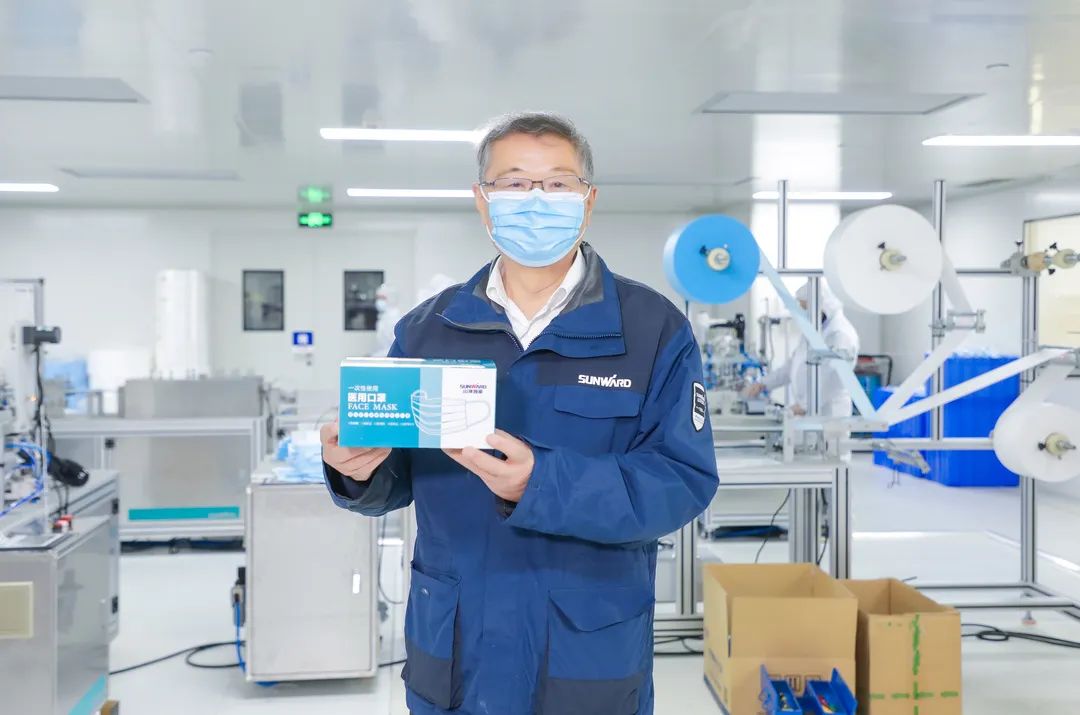 董事长启封尊龙凯时官网网址智能第一个制品口罩