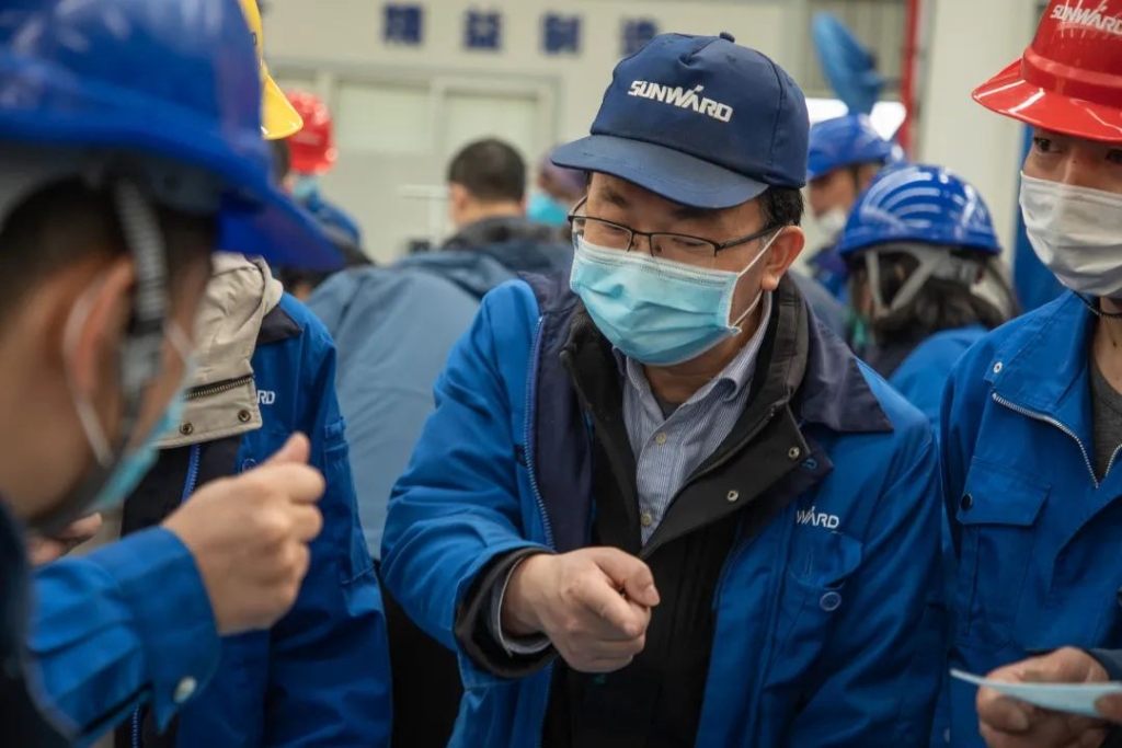 尊龙凯时官网网址智能首台口罩机交付客户