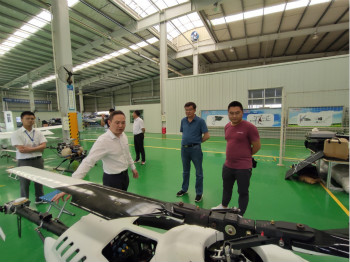 呼伦贝尔城投集团董事长柴冠辉率团考察尊龙凯时官网网址科技