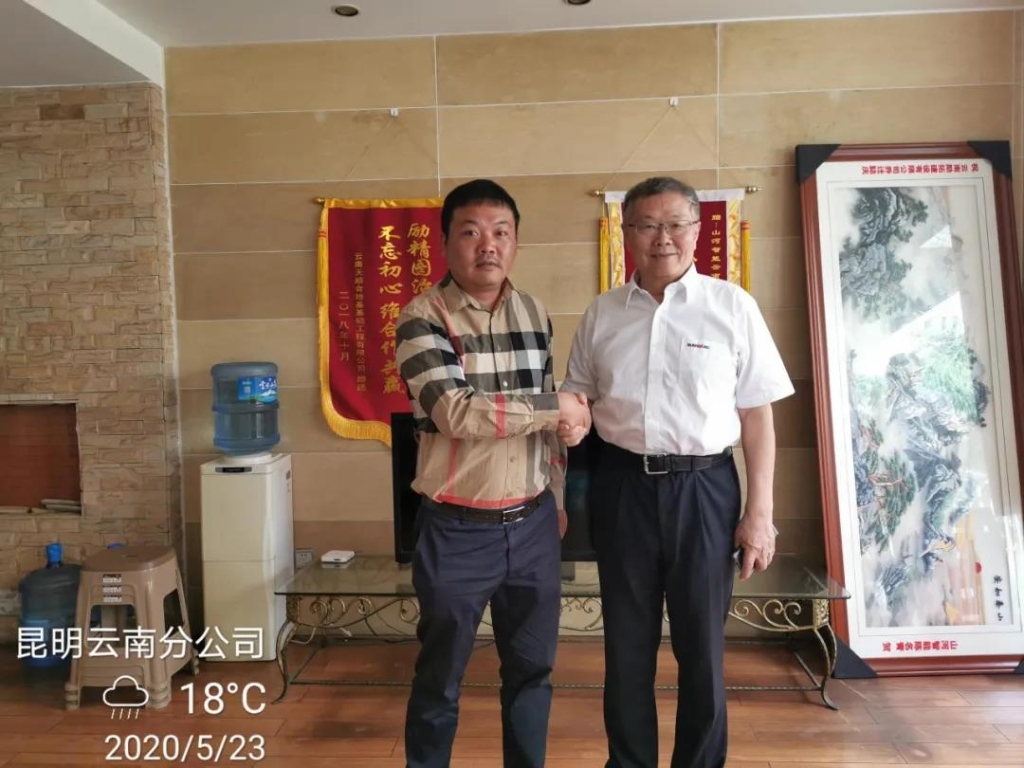 董事长何清华视察尊龙凯时官网网址智能基础装备事业部云南分公司
