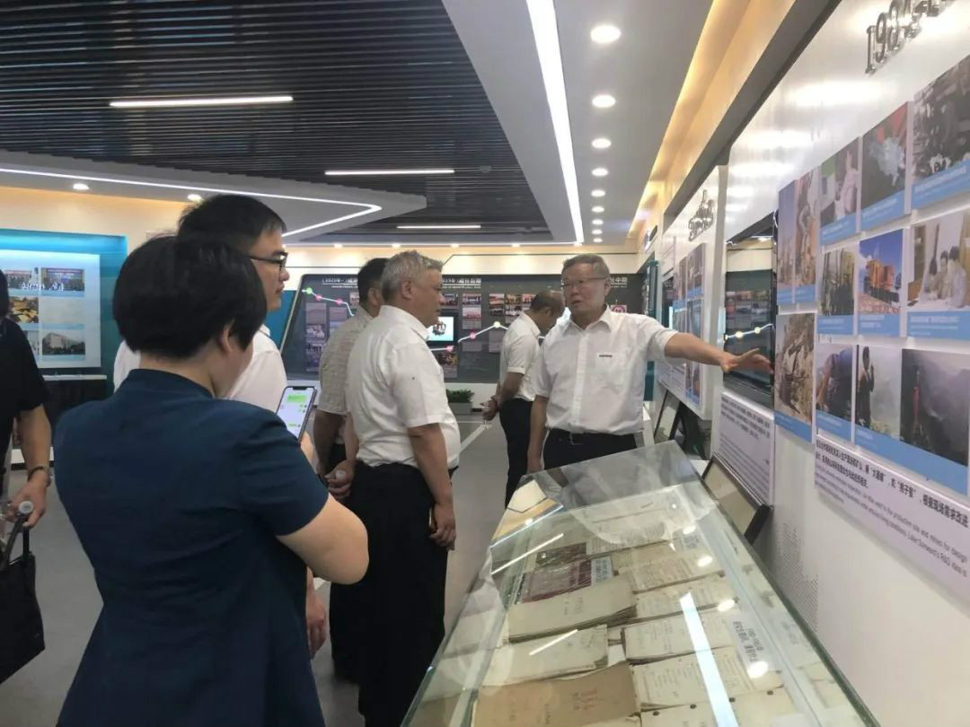 湖南黄金集团董事长黄启富一行考察尊龙凯时官网网址智能