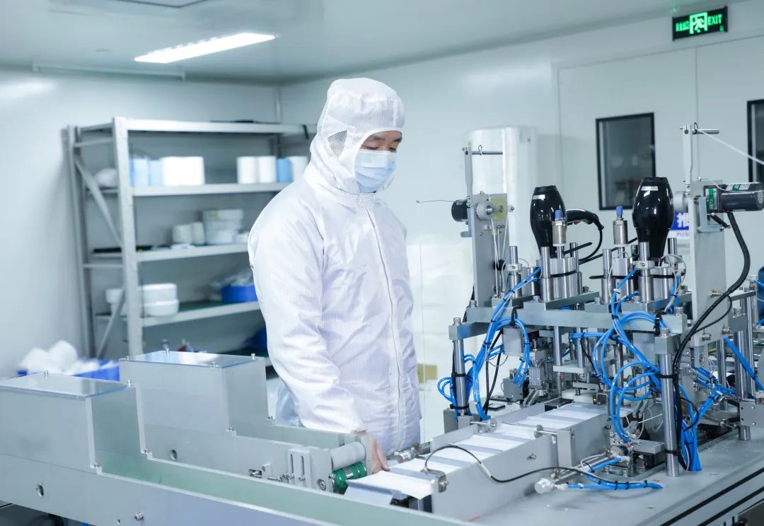 董事长启封尊龙凯时官网网址智能第一个制品口罩