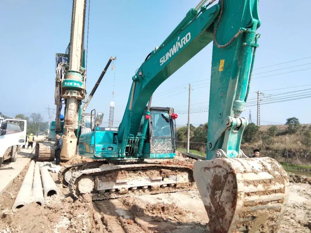 常益长高铁复工，网红“小蓝”来资助