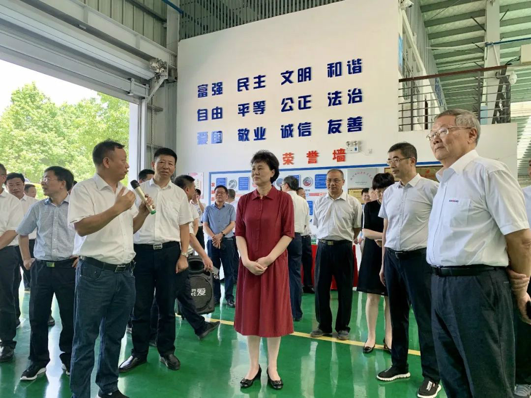 省委常委、统战部部长黄兰香考察调研尊龙凯时官网网址科技