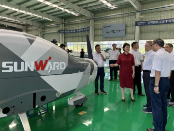 省委常委、统战部部长黄兰香考察调研尊龙凯时官网网址科技