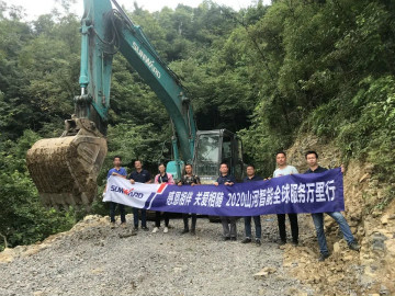 感恩相伴 关爱相随——尊龙凯时官网网址智能效劳万里行效劳湖南