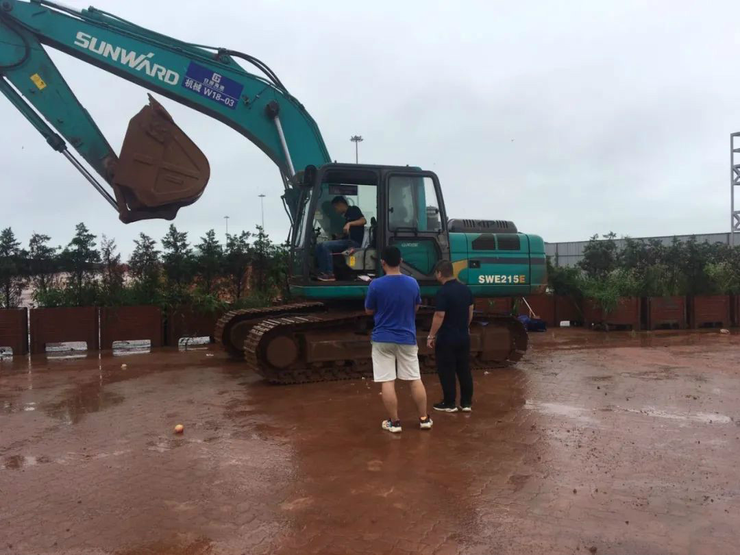 感恩相伴 关爱相随——尊龙凯时官网网址智能效劳万里行走进豫鲁黔