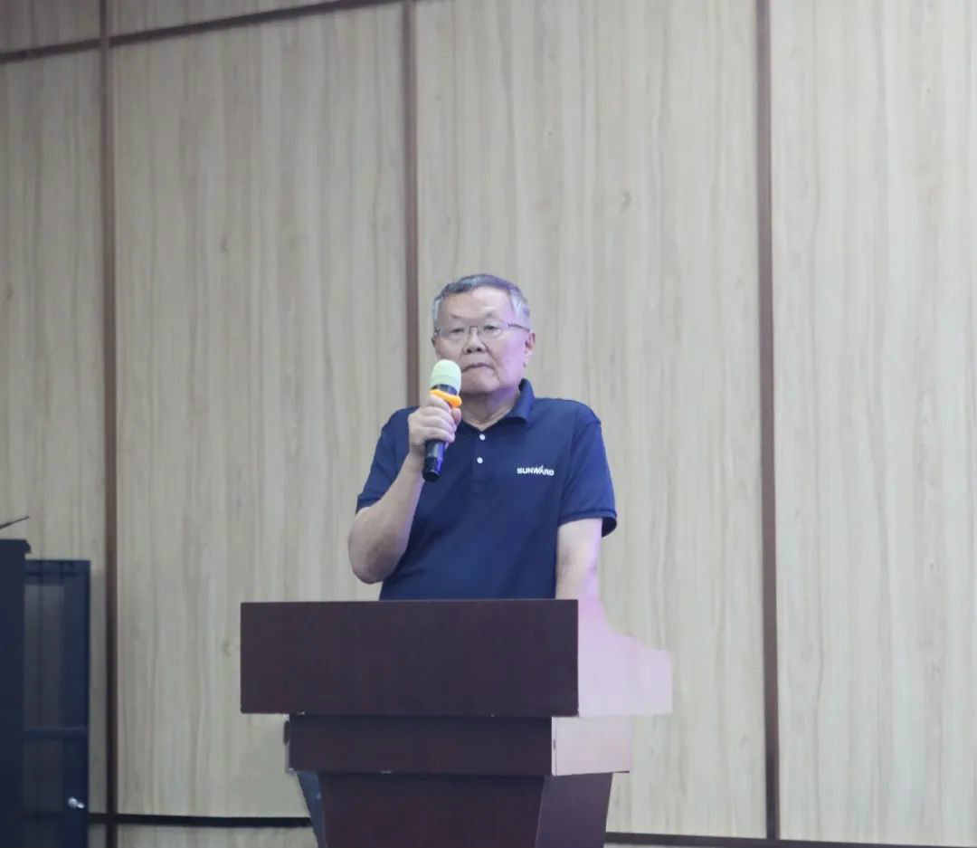 以强执行力聚焦基础能力建设 向挖掘机万台俱乐部迈进——尊龙凯时官网网址智能2020年挖掘机经销商半年度聚会圆满召