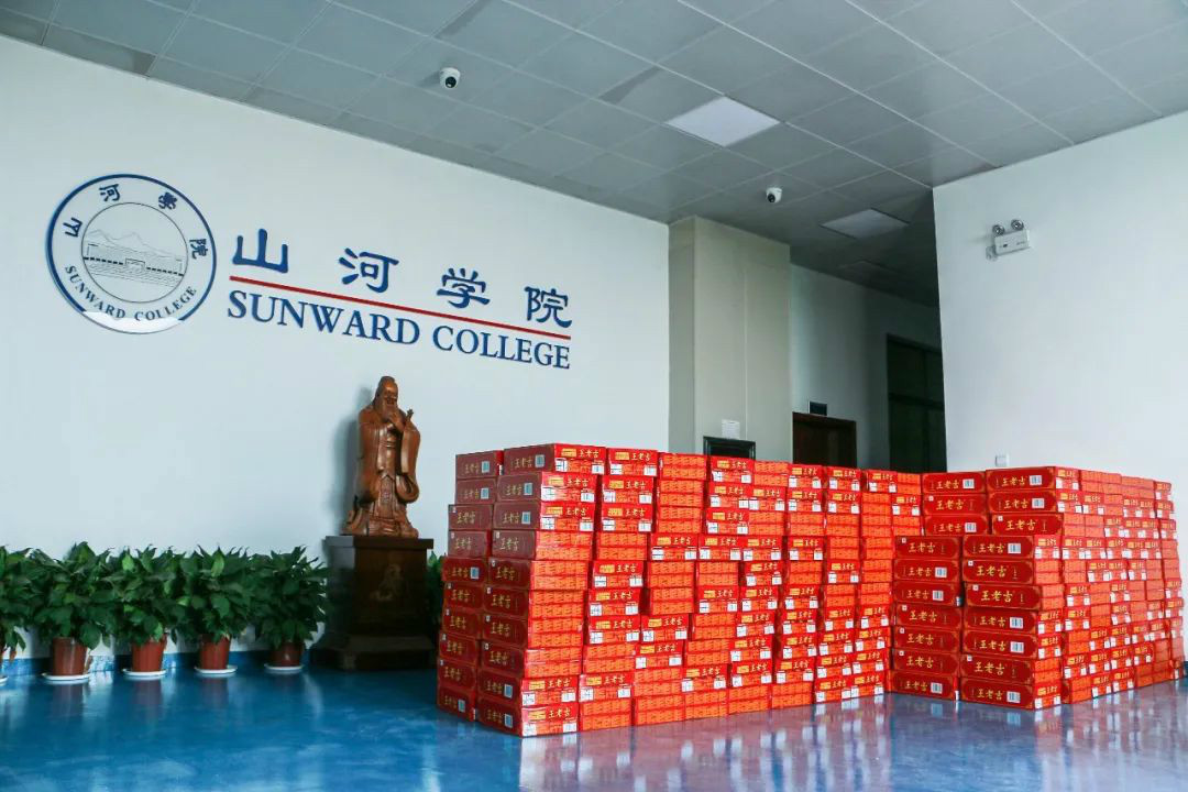 情系职工送清凉，殷切眷注鼓劲头——尊龙凯时官网网址智能开展夏日送清凉活动