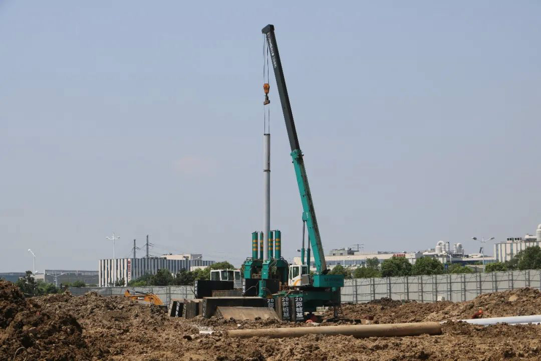 液压静力压桩机从1台到21台，他只用了8年！