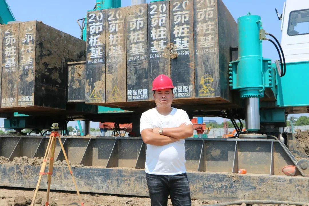 液压静力压桩机从1台到21台，他只用了8年！