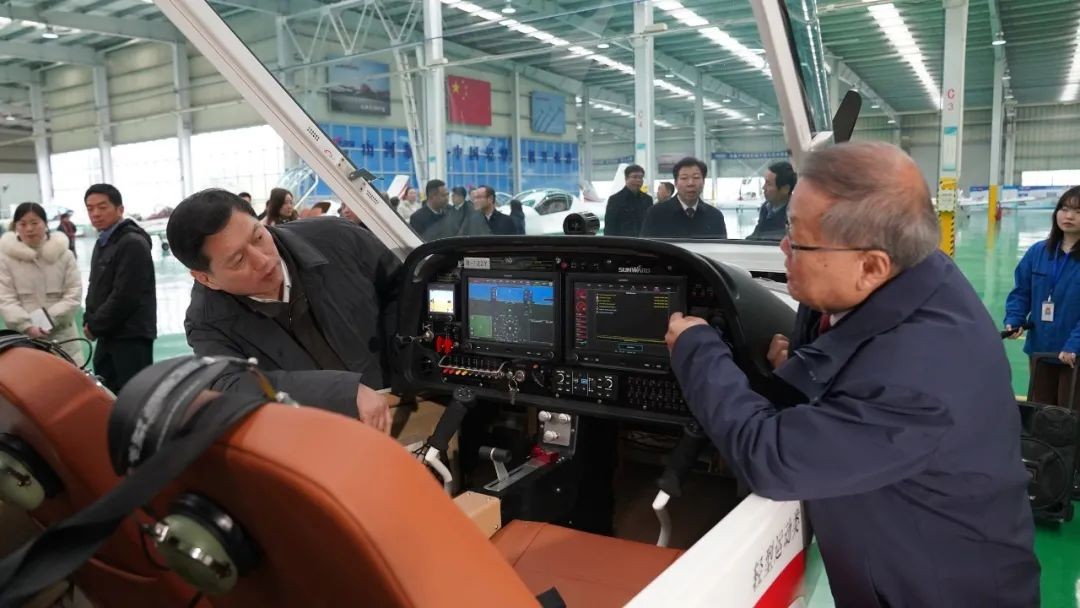 国家空管委办公室副主任马欣调研尊龙凯时官网网址科技