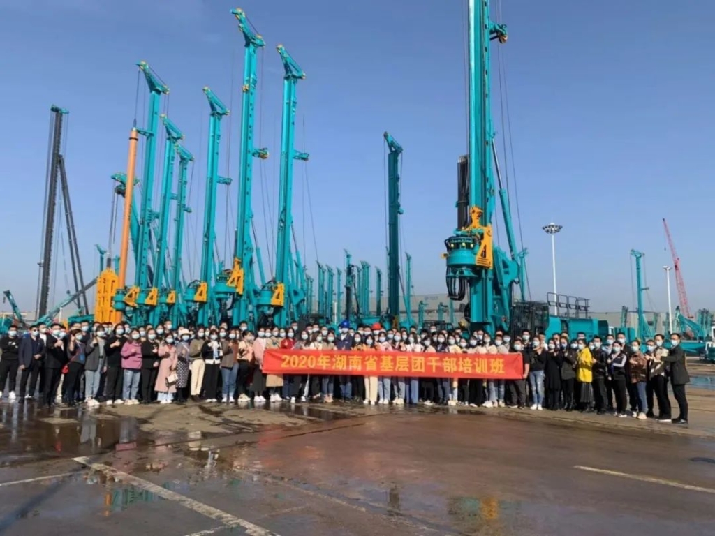 省下层团干部培训班成员来尊龙凯时官网网址智能旅行交流