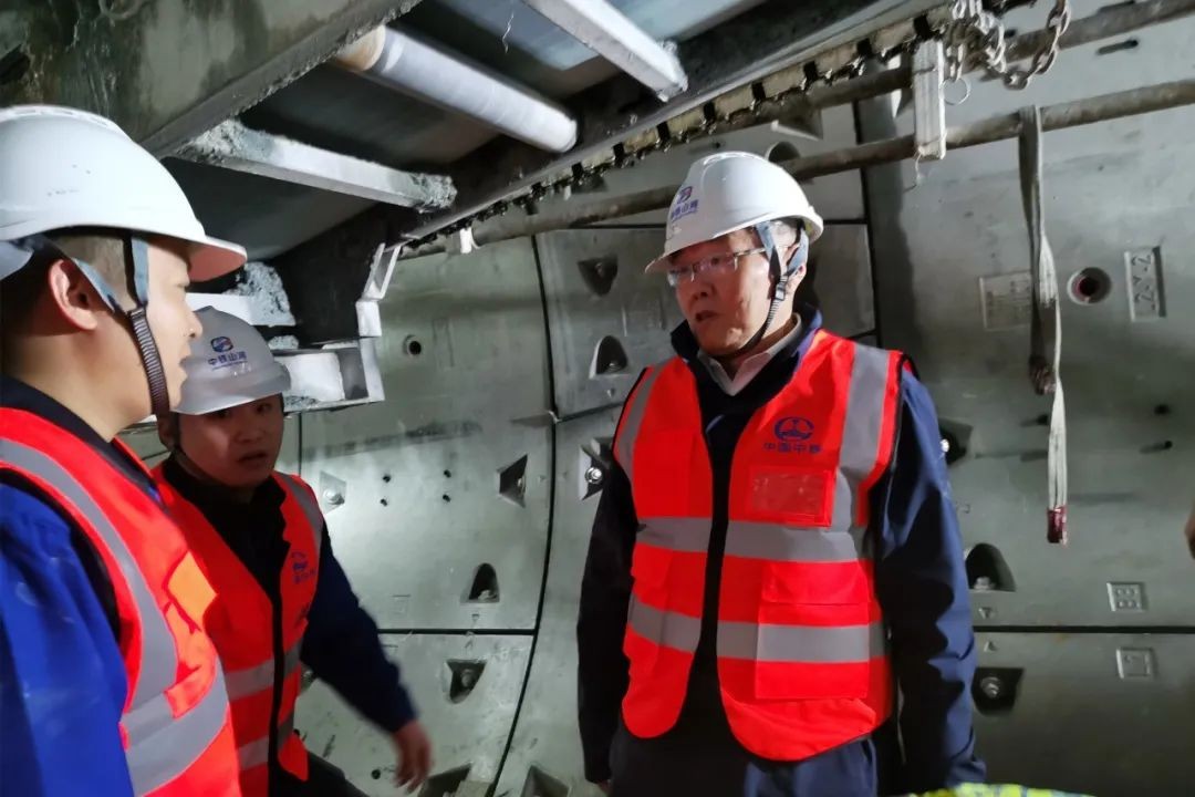 何清华亲临中铁尊龙凯时官网网址盾构施工项目指导事情