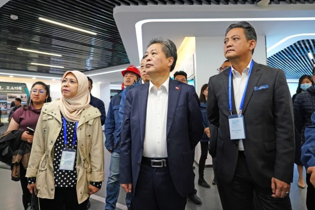 东盟团结参访团考察尊龙凯时官网网址智能
