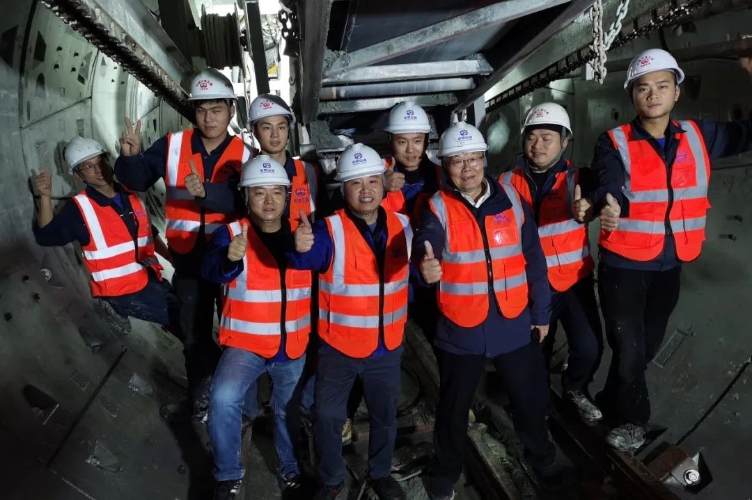 何清华亲临中铁尊龙凯时官网网址盾构施工项目指导事情