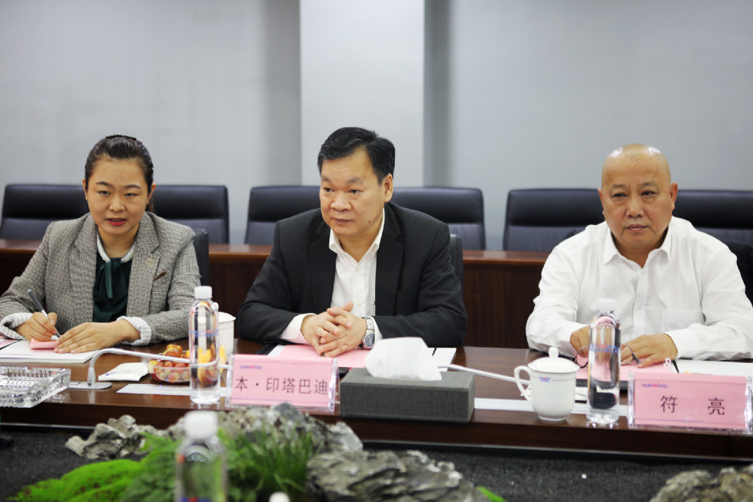 老挝长沙总领事本·印塔巴迪考察尊龙凯时官网网址智能