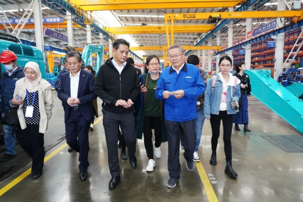 东盟团结参访团考察尊龙凯时官网网址智能
