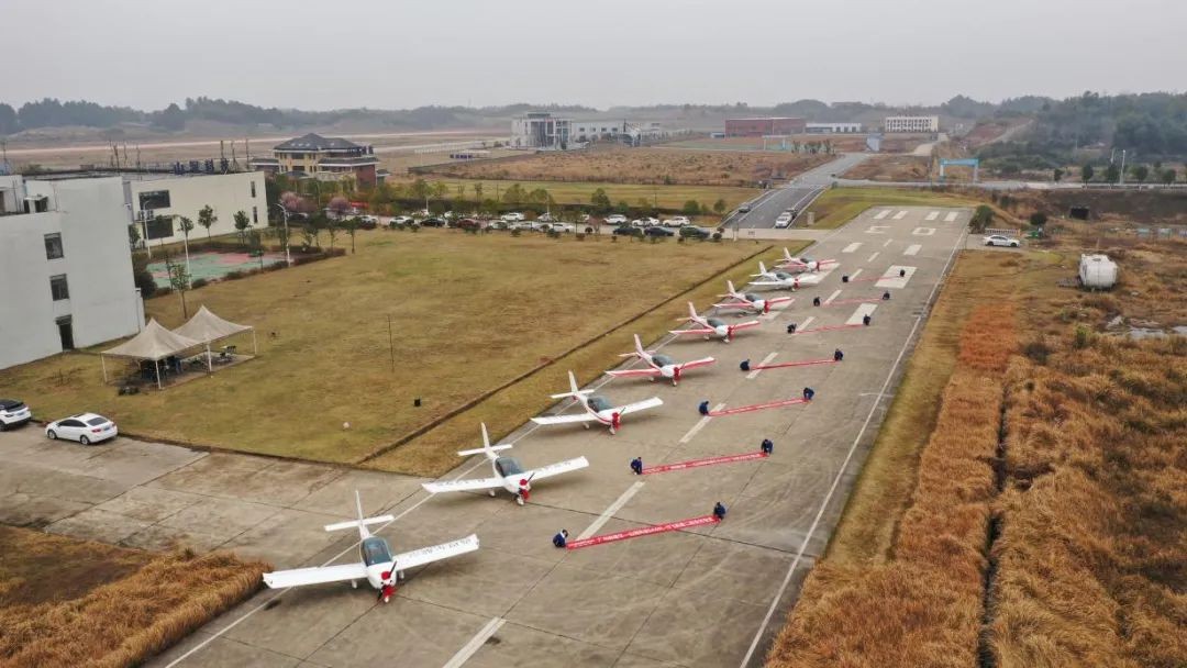 牛年开新局，尊龙凯时官网网址航空8架SA60L飞机集中下线、交付