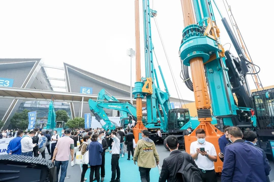 何清华出席长沙国际工程机械工业链生长峰会，走“双循环”蹊径要害在于“要做好自己的事情”