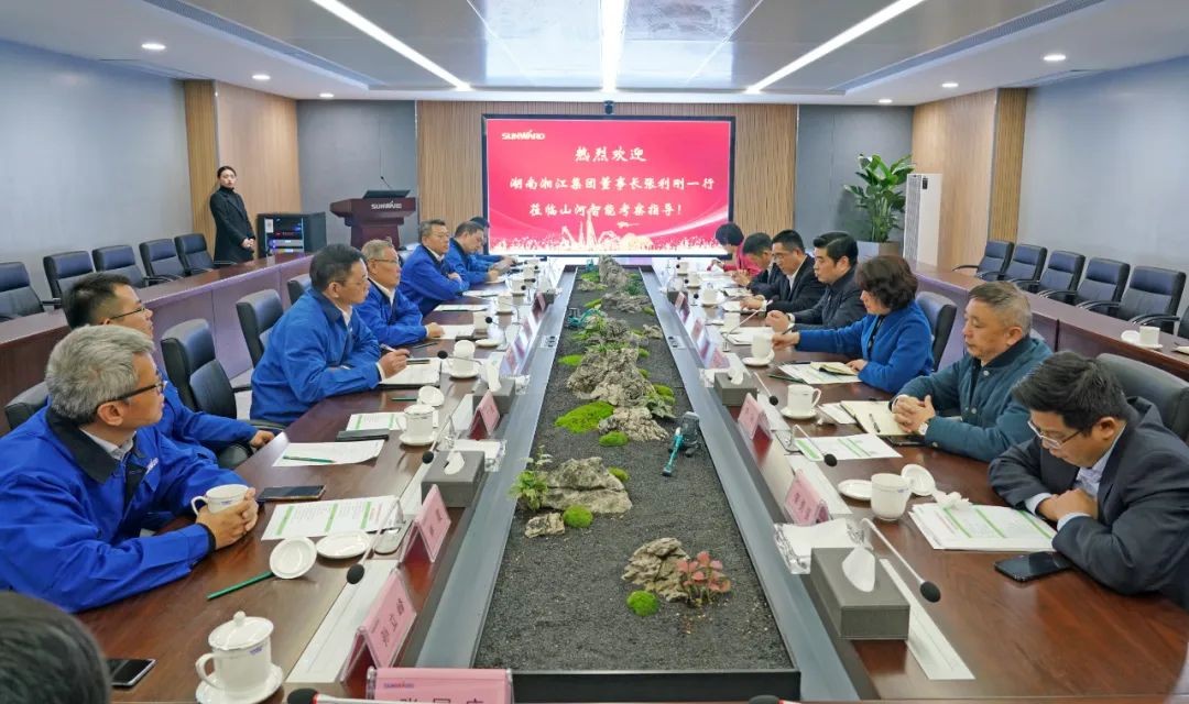 湘江集团党委书记张利刚率队考察尊龙凯时官网网址智能