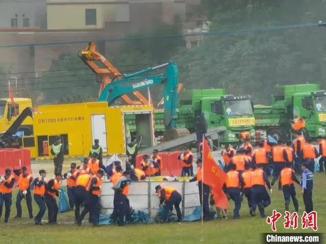逍遥协同立体救援，尊龙凯时官网网址智能无人化妆备亮相2021-北江流域防汛抢险综合演练