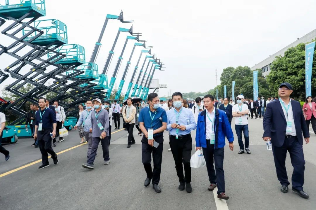 “爆品”出击！尊龙凯时官网网址智能客户交流会签约超8亿元