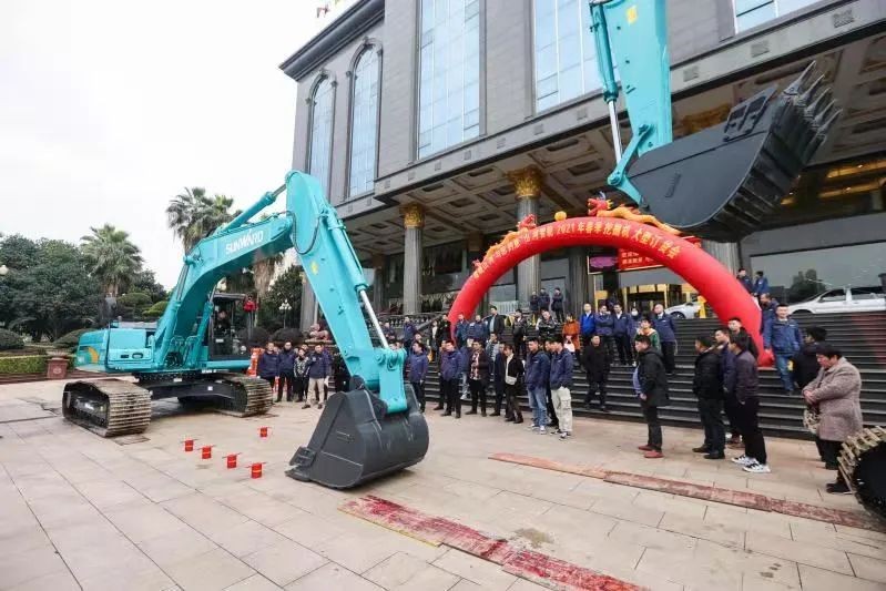 尊龙凯时官网网址智能挖掘机春季订货会长沙会场侧记