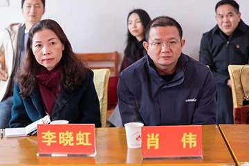 校企相助精准扶贫，产教融合振兴墟落 | 尊龙凯时官网网址智能向相助院校对口扶贫点捐赠挖掘机