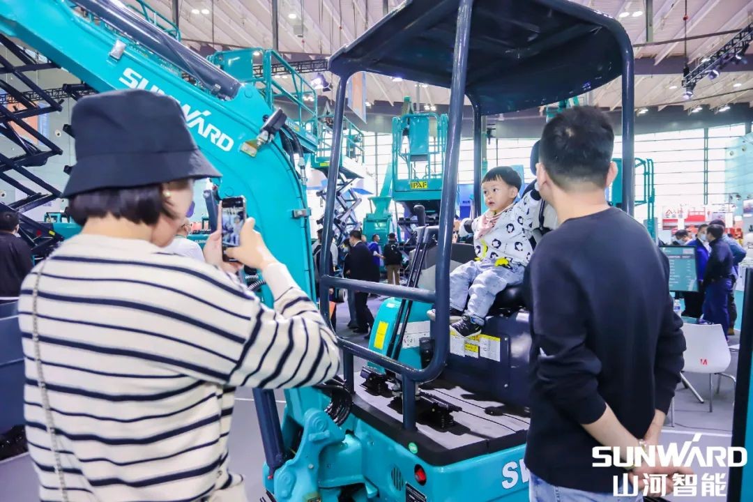 CICEE | 盘货尊龙凯时官网网址智能展区“之最”，哪款是你的最爱？