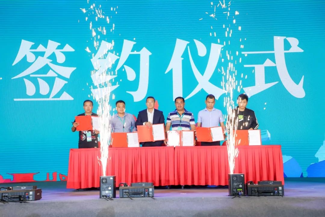 “爆品”出击！尊龙凯时官网网址智能客户交流会签约超8亿元