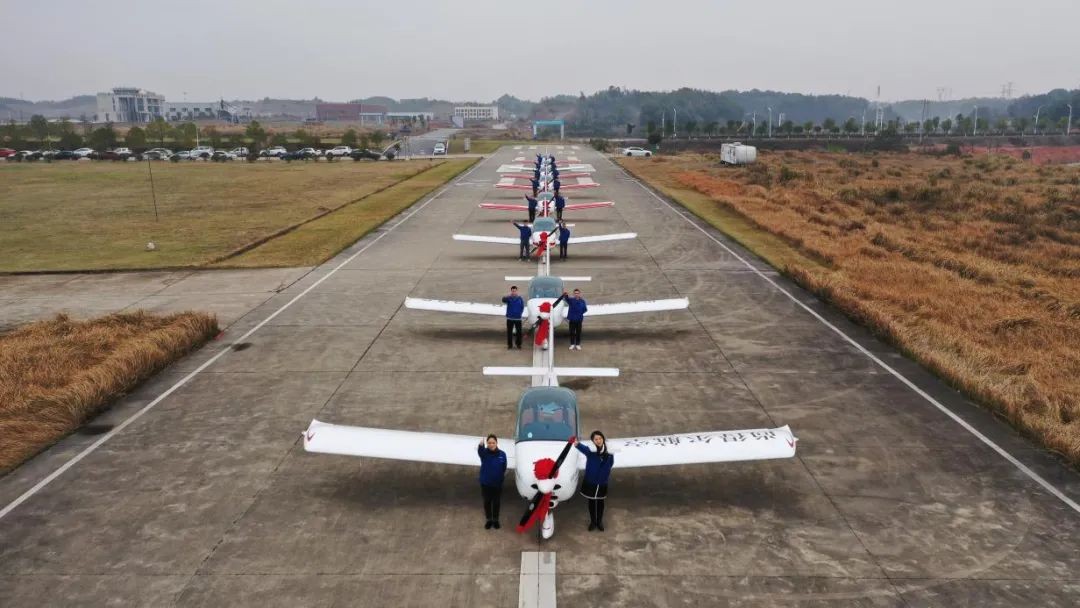 牛年开新局，尊龙凯时官网网址航空8架SA60L飞机集中下线、交付