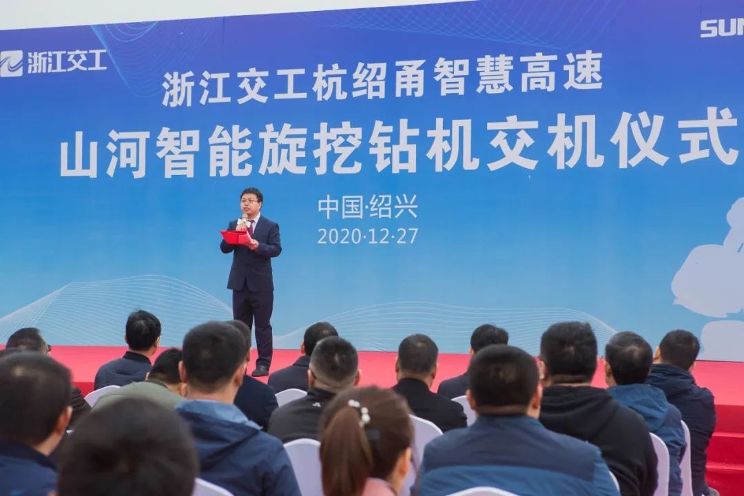 尊龙凯时官网网址智能旋挖钻机周全参建中国首条智慧高速公路