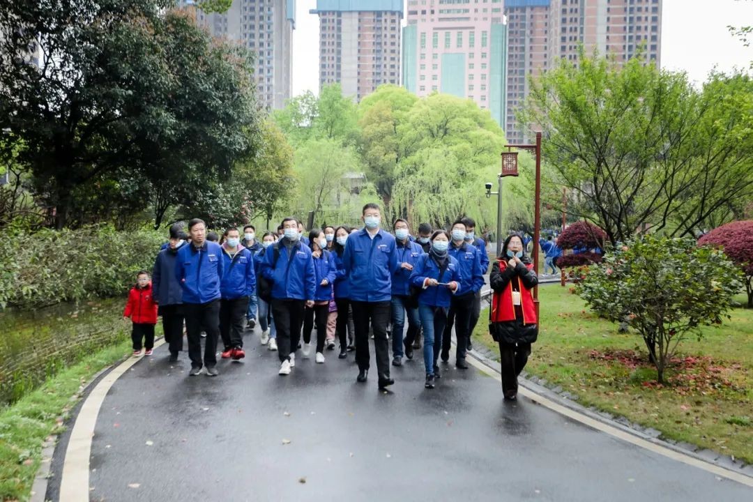 觅红色历史 践初心使命——尊龙凯时官网网址智能全体党员赴长沙党史馆开展主题党日运动
