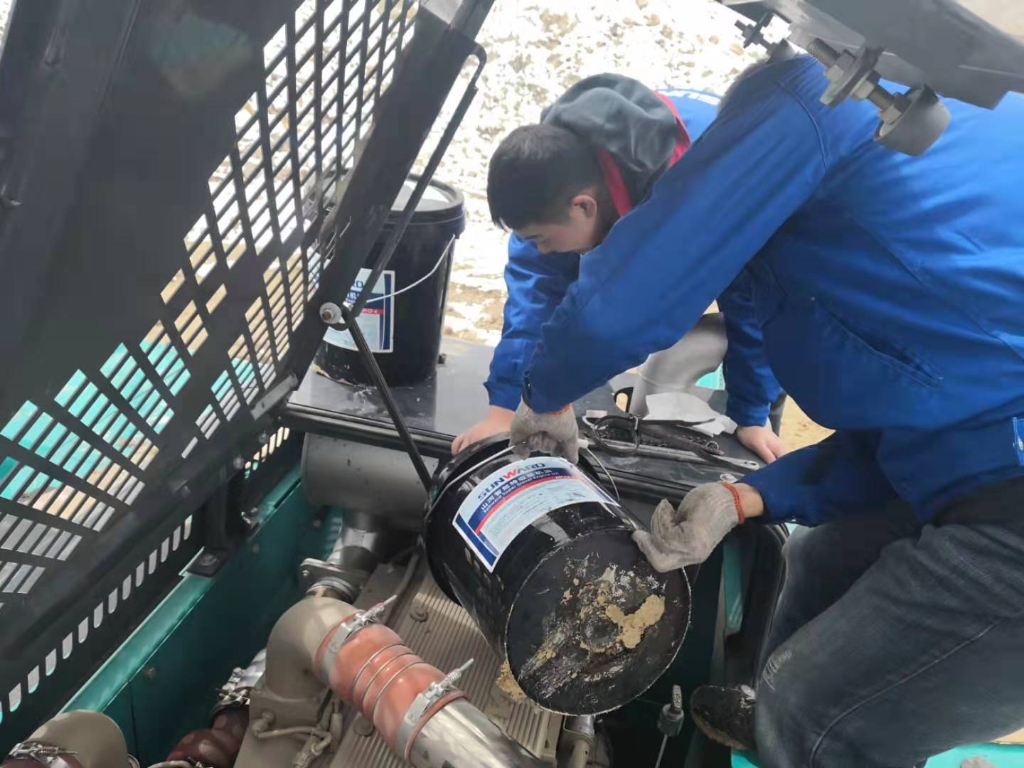 尊龙凯时官网网址智能470挖机乐成挑战天下屋脊