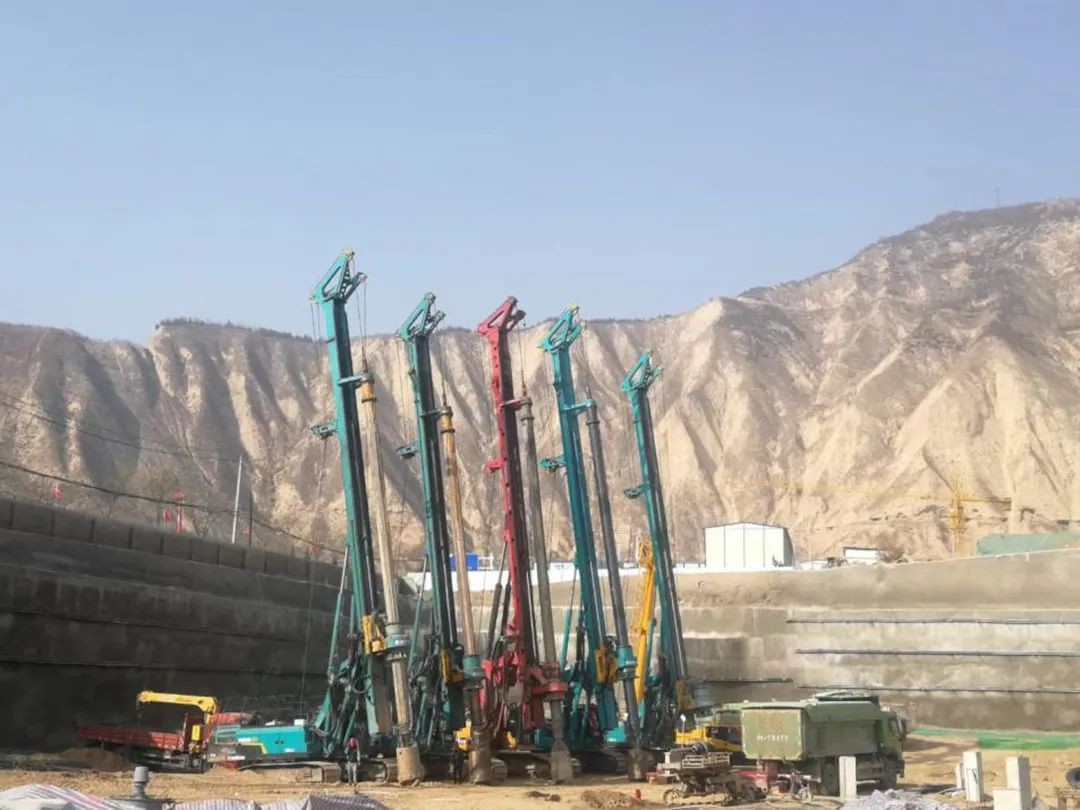 金戈铁马工程路 风雨无阻选尊龙凯时官网网址