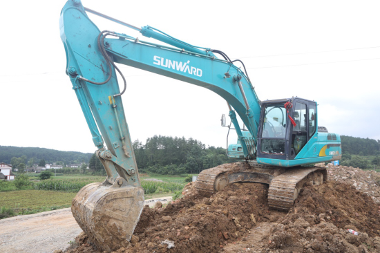 六年六台挖机 邓老板是个“尊龙凯时官网网址迷”