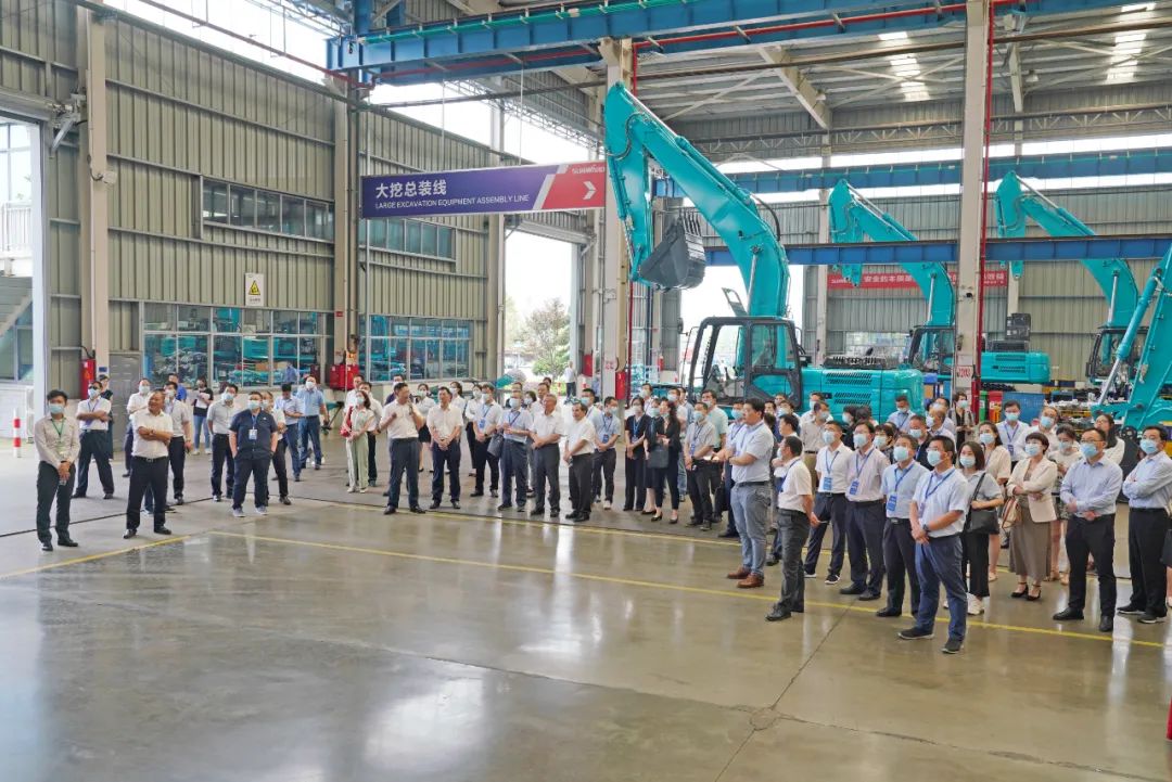 天下战略性新兴工业集群建设考察团调研尊龙凯时官网网址智能