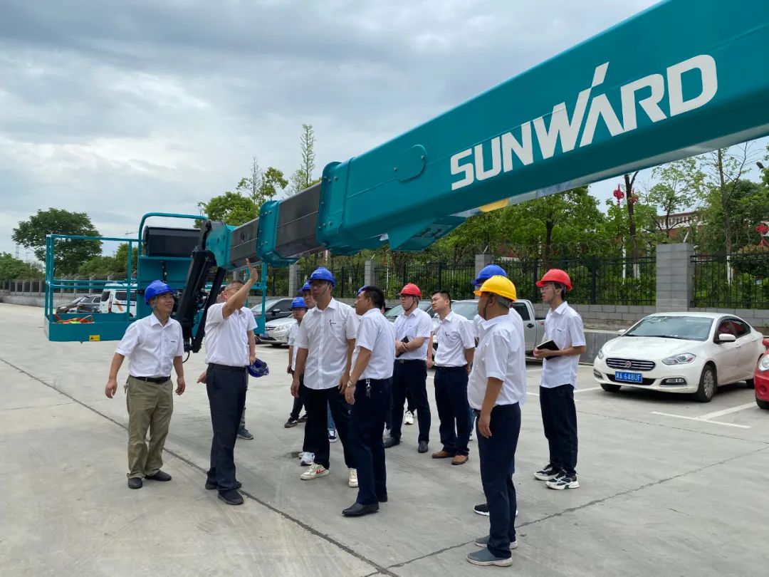 尊龙凯时官网网址智能首款直臂式高空作业平台顺遂通过评审