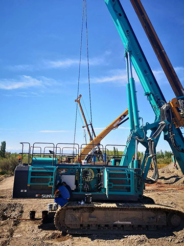 顶酷暑 走沙漠 2021年尊龙凯时官网网址智能全球效劳万里行走进新疆