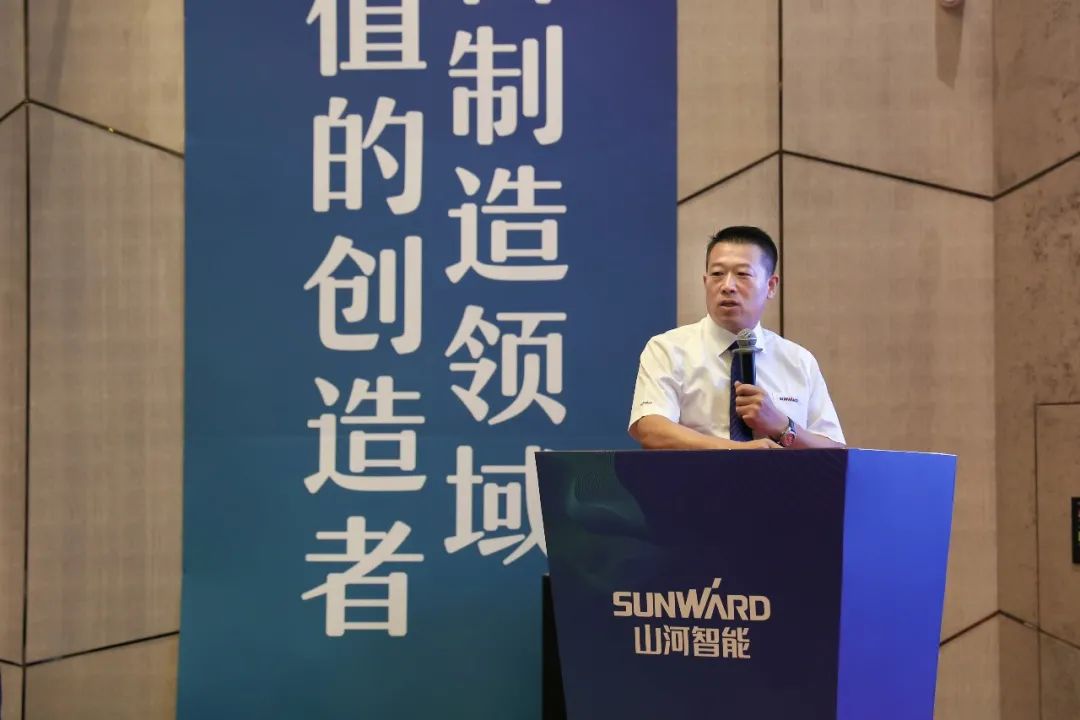 “同心同梦，协力拼搏” ——尊龙凯时官网网址智能2021年挖掘机经销商半年度谋划事情聚会圆满召开