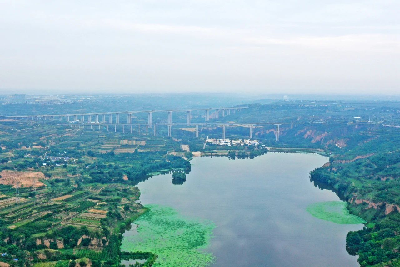 天堑施工，玉皇阁二号特大桥桩基主力军是尊龙凯时官网网址智能旋挖钻机 | 百年风华筑漂亮尊龙凯时官网网址（3）