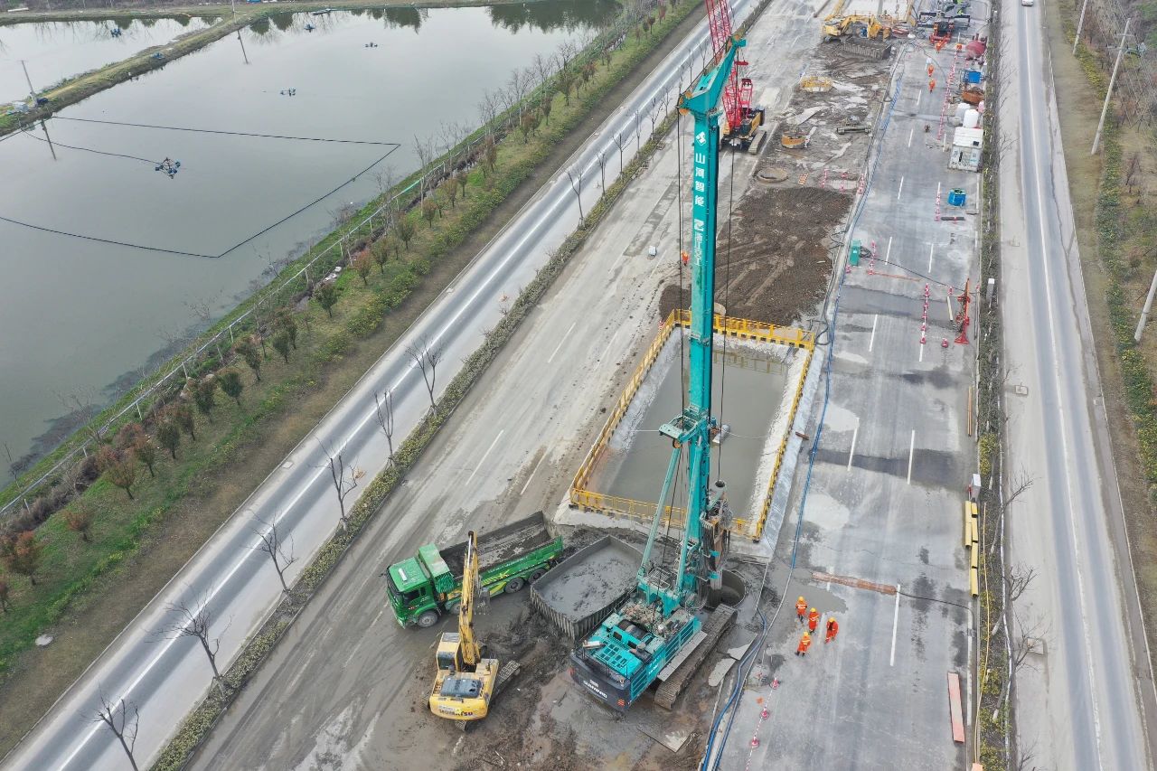 征战天下首条智慧高速，尊龙凯时官网网址智能旋挖钻机凭什么？