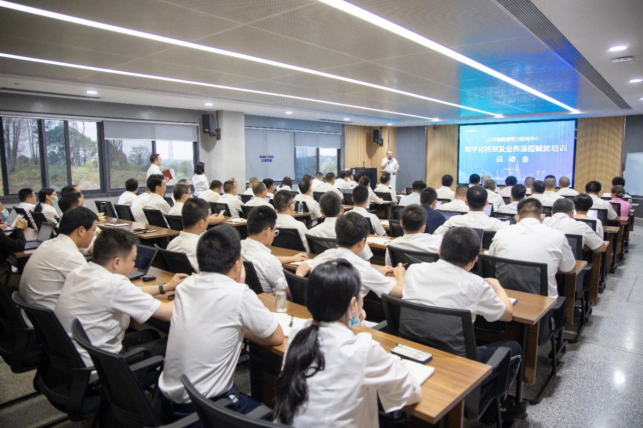 强化治理重心下移，尊龙凯时官网网址智能开展向导力培训助力公司高质量快速生长