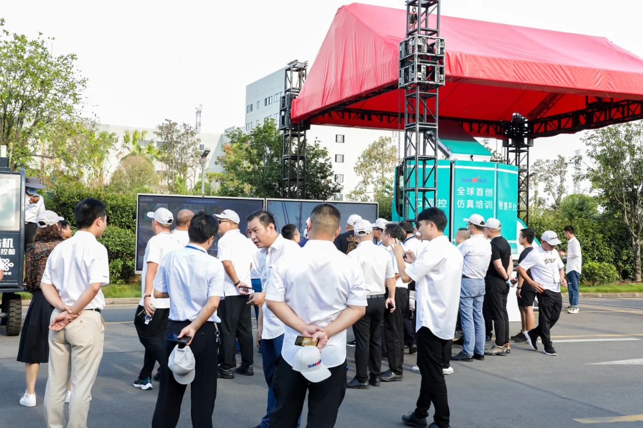 逛展超热闹！尊龙凯时官网网址智能效果展示会高能名时势来袭